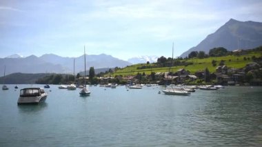 Lake Thun Bernese Oberland'deki / İsviçre üzerinde yüzen tekne