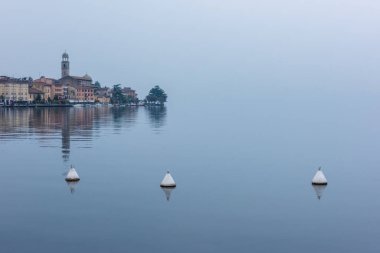 Panoramik Salo kasaba quay İtalya Garda Gölü