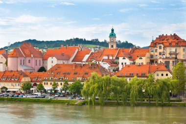 Güneşli bir gün, Slovenya Maribor şehir manzarası
