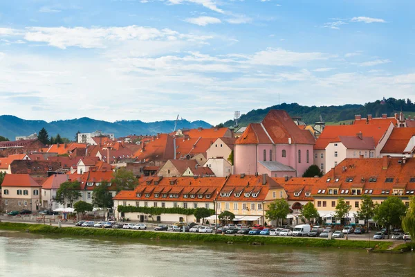 Panoramę miasta Maribor, w słoneczny dzień, Słowenia — Zdjęcie stockowe