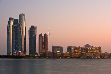 Abu Dabi binalar deniz manzarası