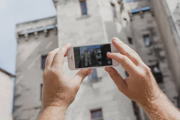 Turista tomando fotos de Perigueux, Francia — Foto de Stock