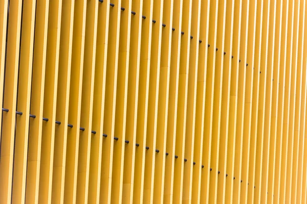 Detalle de la fachada del edificio de metal amarillo — Foto de Stock