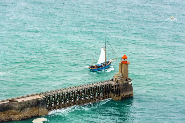 View of an Old Pier with lighthouse — Stock Photo, Image