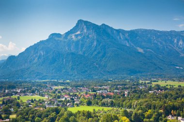 Salzburg yakınındaki Avusturya Alplerinde görünümünü