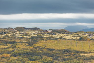 Küçük ahşap kulübe 