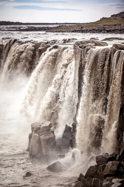 İzlanda 'da Dettifoss Şelalesi