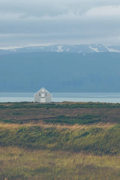 Siding House en la costa en Islandia Oriental —  Fotos de Stock