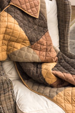 Açık havada, kötü bir iskemle battaniye