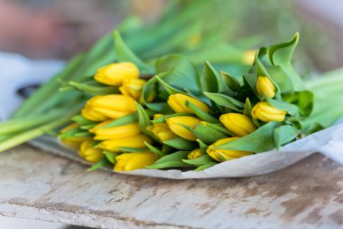 Sarı Lale çiçek buketi 