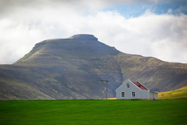 Blanco Siding Icelandic House — Foto de Stock