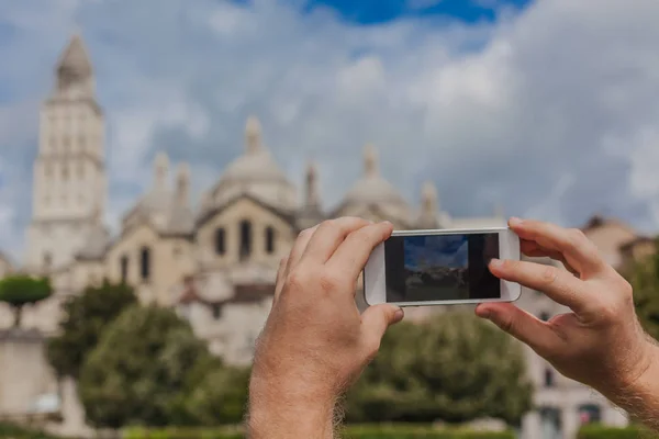 Turista tomando fotos de Perigueux, Francia — Foto de Stock