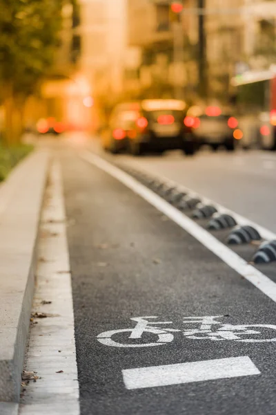 Fahrradstraßenschild auf der Straße — Stockfoto