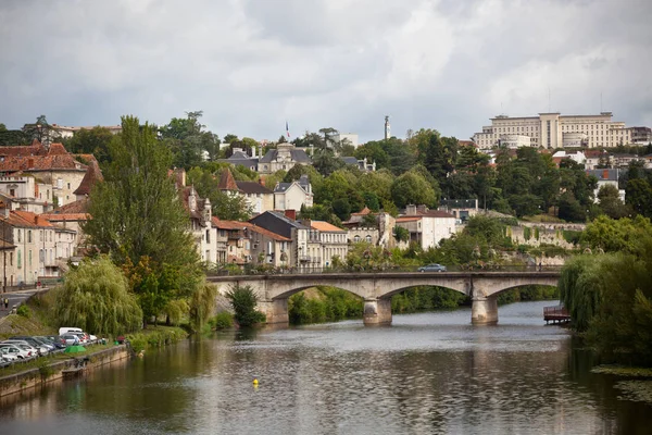 Pittoresk utsikt över Perigord stad i Frankrike — Stockfoto