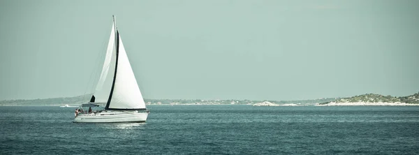 Bateau de plaisance à la mer Adriatique — Photo