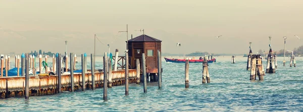 Oude pier van de zee in Venetië. — Stockfoto