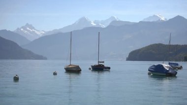 Lake Thun Bernese Oberland'deki / İsviçre üzerinde yüzen tekne
