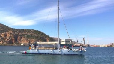 turist tekne insanlarla Cartagena bay şehir bölge Murcia, İspanya