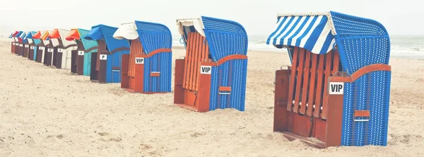 Beach chairs row — Stock Photo, Image