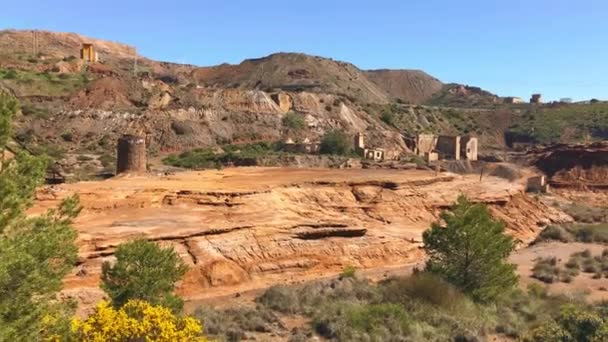 スペインのカルタヘナ地方で古い放棄された金属採石場 — ストック動画