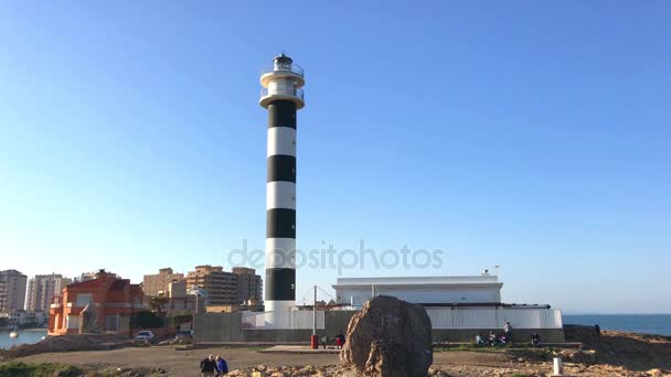 Estacio vuurtoren bij la Manga regio van Murcia, Spanje — Stockvideo