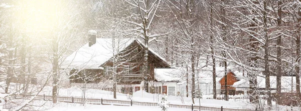 Dağ köyünde kar kış — Stok fotoğraf