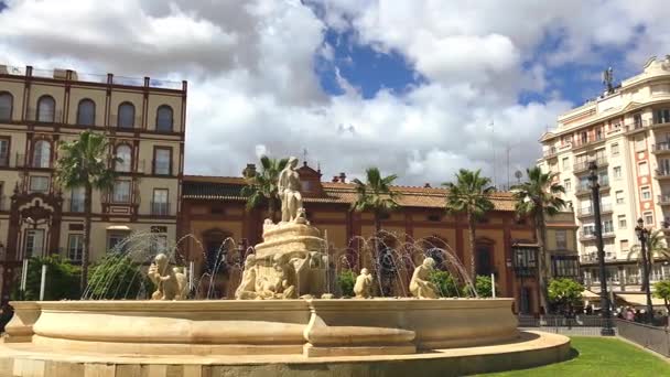 Фонтан Хиспалис на площади Пуэрта-де-Херес в Севилье, Испания — стоковое видео