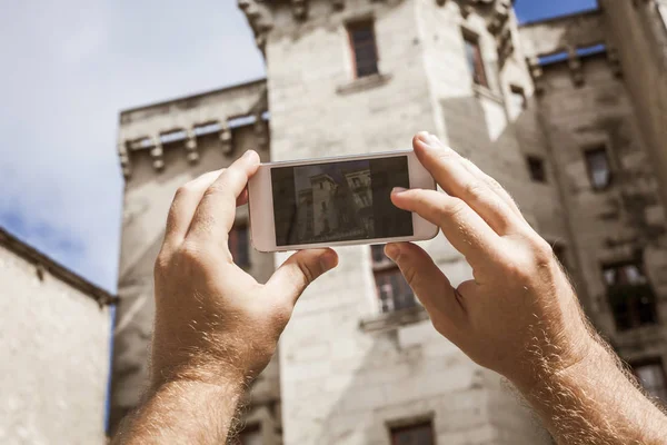 Turista tomando fotos de Perigueux, Francia — Foto de Stock