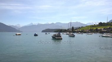 Lake Thun Bernese Oberland'deki / İsviçre üzerinde yüzen tekne