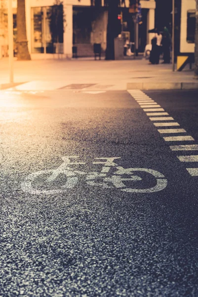 Bicicleta sinal de estrada na rua — Fotografia de Stock