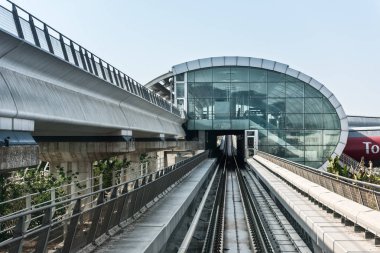 şehir merkezine metro yolda görünümü şehir dubai