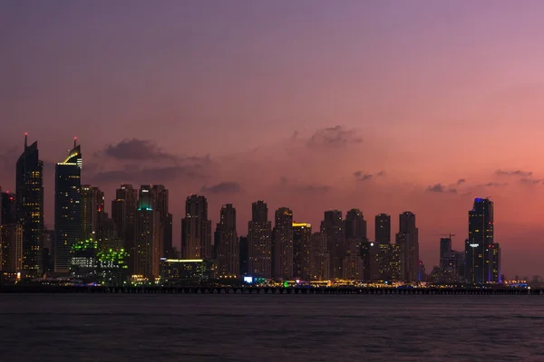 Nocna panorama miasta Dubaj, Zjednoczone Emiraty Arabskie — Zdjęcie stockowe