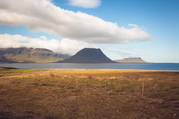 Islandese occidentale Kirkjufell paesaggio montano — Foto Stock