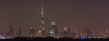 Gece cityscape Dubai City, Birleşik Arap Emirlikleri
