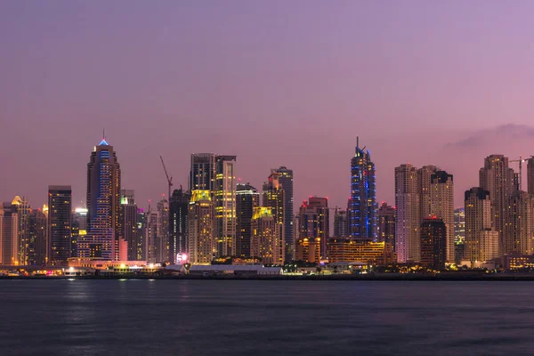 Noční panoráma města Dubaj, Spojené arabské emiráty — Stock fotografie