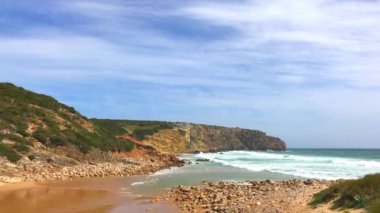 Portekiz batı kıyısında, güzel uzun dalgalar