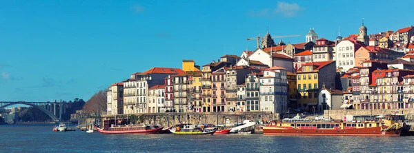 Vista general del casco antiguo de Oporto, Portugal — Foto de Stock