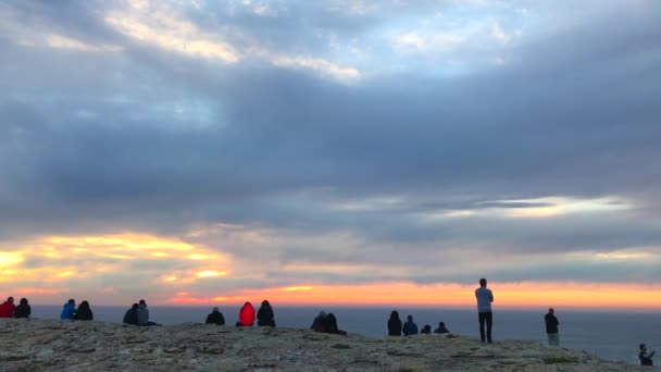 Portugalia Sagres Marca Osób Korzystających Spektakularny Zachód Słońca Cape Vincent — Wideo stockowe
