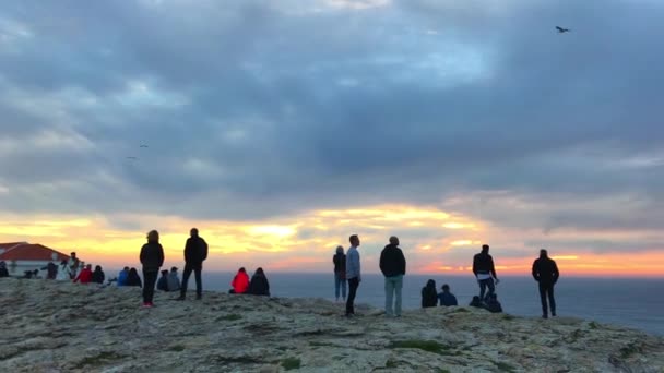 Portugal Sagres März Menschen Genießen Spektakulären Sonnenuntergang Kap Von Vincent — Stockvideo