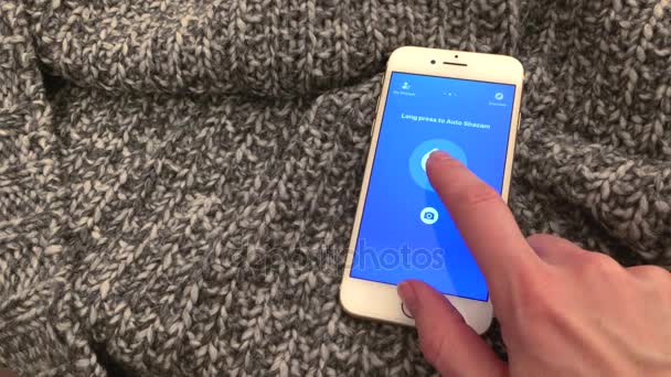 Ηπα Βοστώνη Δεκεμβρίου Shazam Κινητή Εφαρμογή Στην Οθόνη Του Apple — Αρχείο Βίντεο