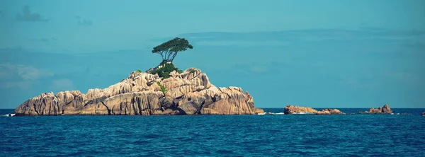 Ilha no oceano Índico — Fotografia de Stock