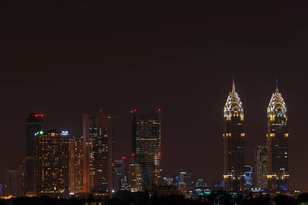 Cidade noturna da cidade de Dubai, Emirados Árabes Unidos — Fotografia de Stock