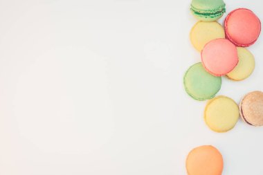 Çeşitli tatlı pastel renk macaroons