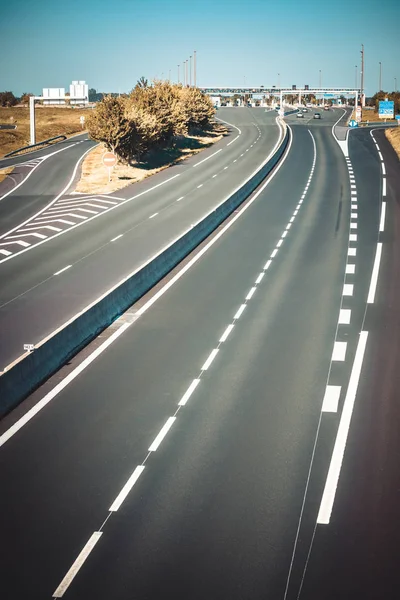 Autostrada Miltilane con pagamento pedaggio — Foto Stock