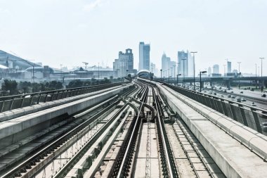 şehir merkezine metro yolda görünümü şehir dubai