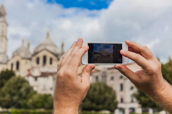 Turista tomando fotos de Perigueux, Francia — Foto de Stock