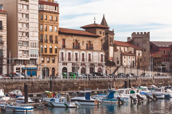 Syn på gamla hamnen i Gijón och Yachts, Asturien, norra Spanien — Stockfoto