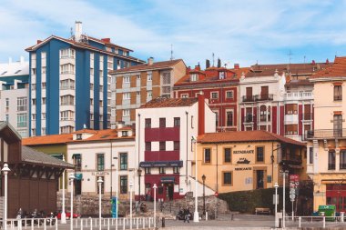 Görünüm üzerinde eski Port of Gijon, Asturias, İspanya