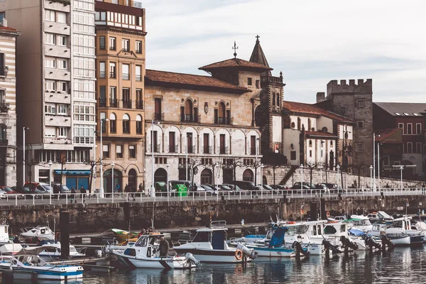 Nézd a régi kikötő Gijon és jachtok, Asturias, Észak-Spanyolország — Stock Fotó