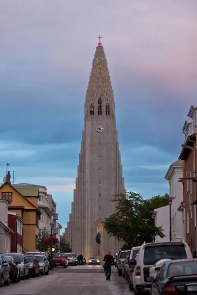 Pohled na kostel Hallgrímskirkja v Reykjavíku — Stock fotografie